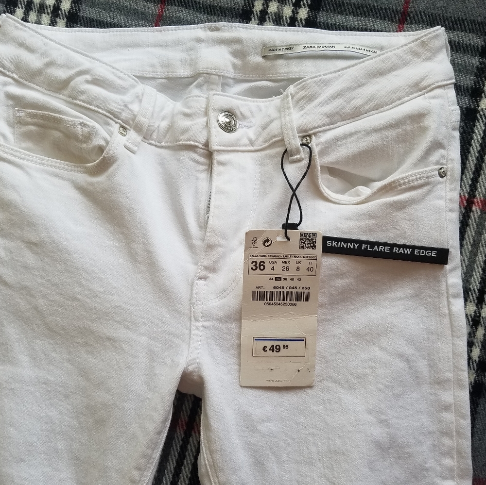 Zara woman skinny flare raw edge white jeans